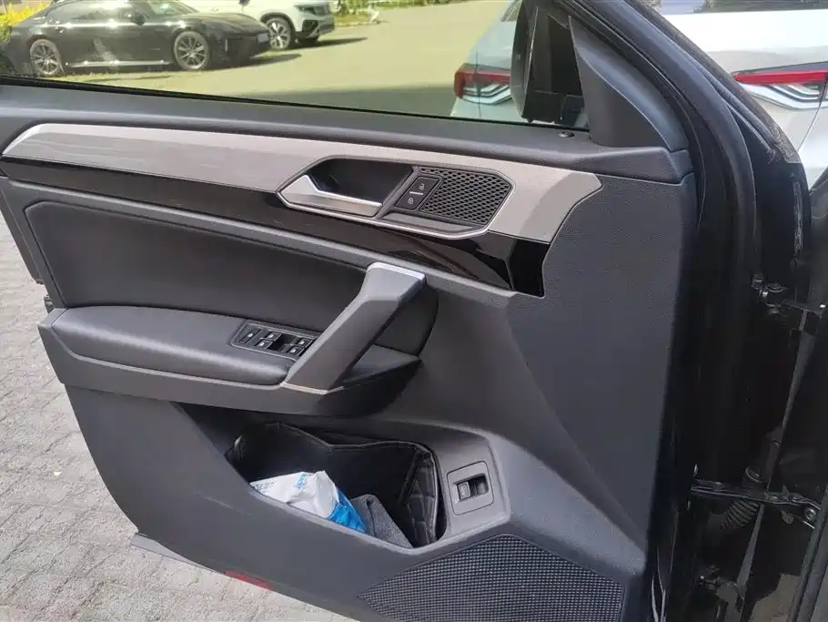 Volkswagen Tayron 2022 330TSI 2WD Luxury Smart Connect Plus фото 7