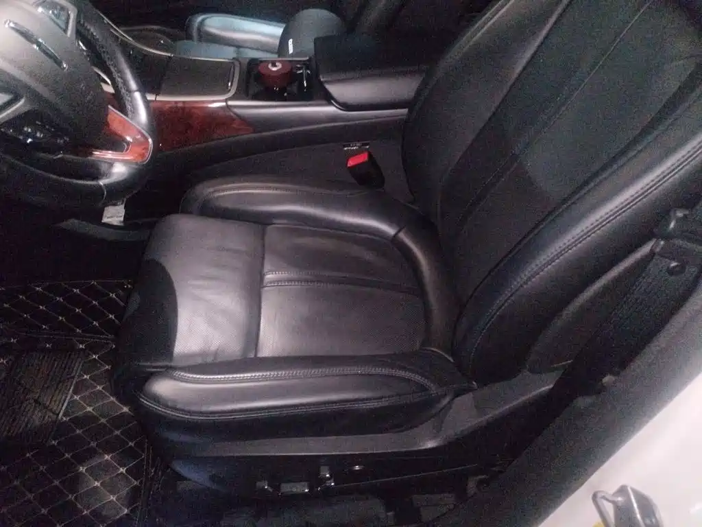 Photo 8 - Lincoln MKX