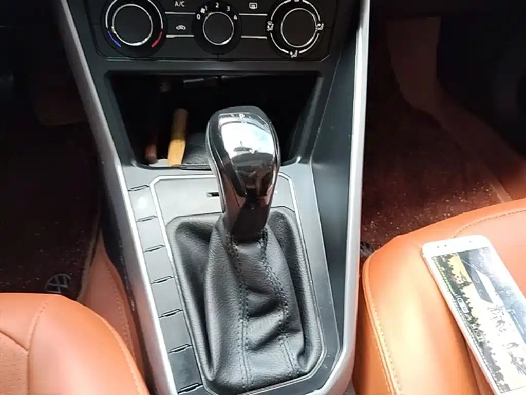 Volkswagen Polo 2019 Plus 1.5L Automatic Panorama Enjoyment Edition фото 14