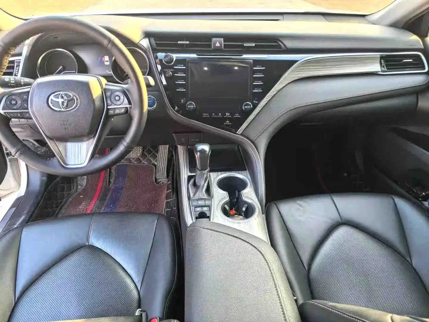 Фото 5 - Toyota Camry