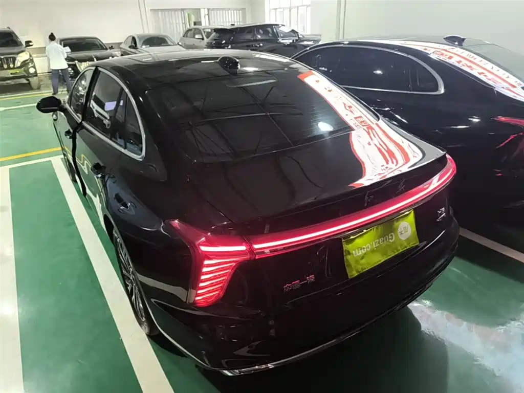 Hongqi H5 2025 2.0T Automatic Flag Celebration 500,000 Units Anniversary Edition фото 5