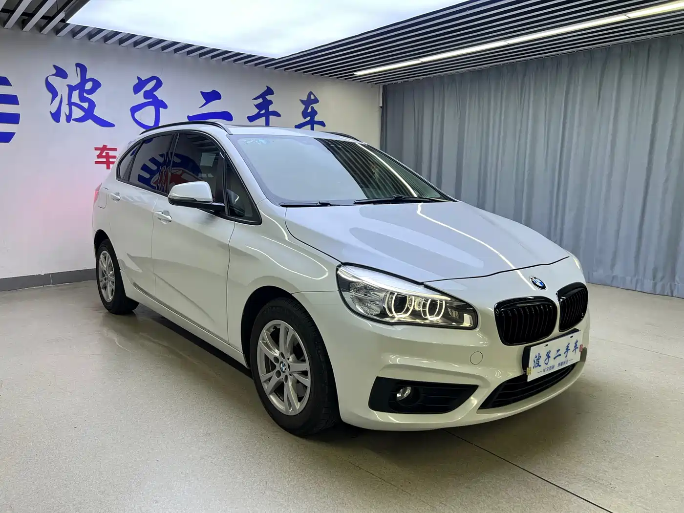 BMW 2 Series Touring 2016 218i Leading фото 3