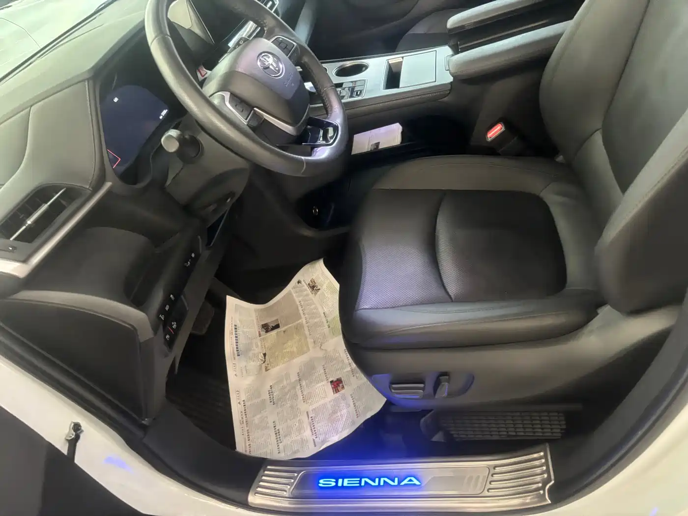 Toyota Sienna 2021 2.5L Hybrid Premium Edition фото 4