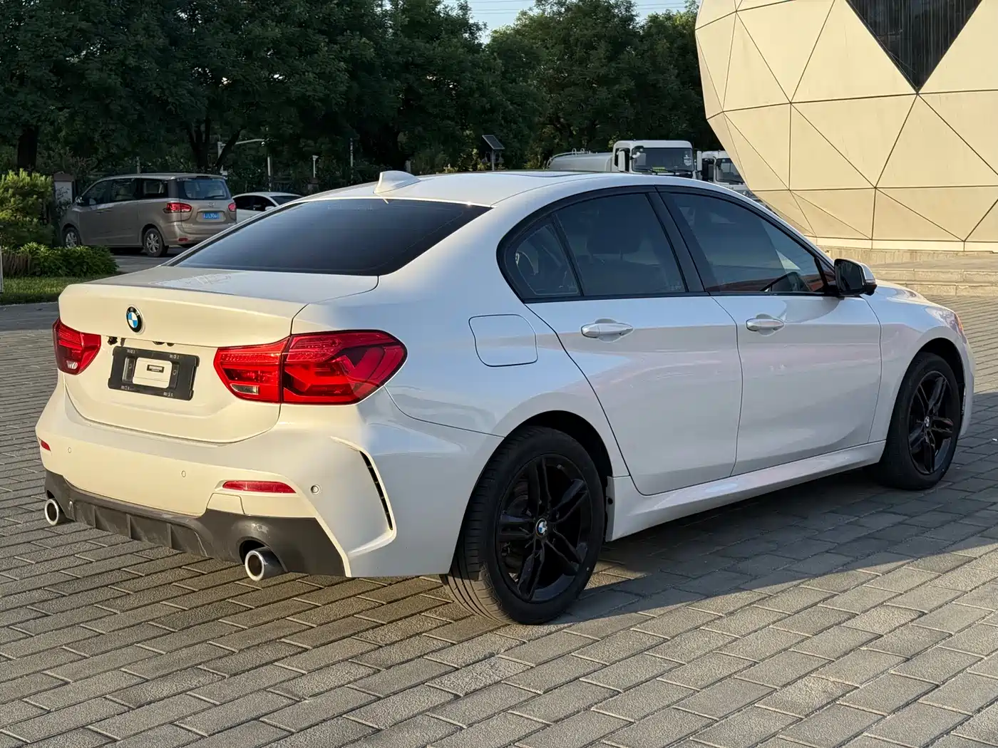 BMW 1 Series 2020 Model 120i M Sport Package фото 4