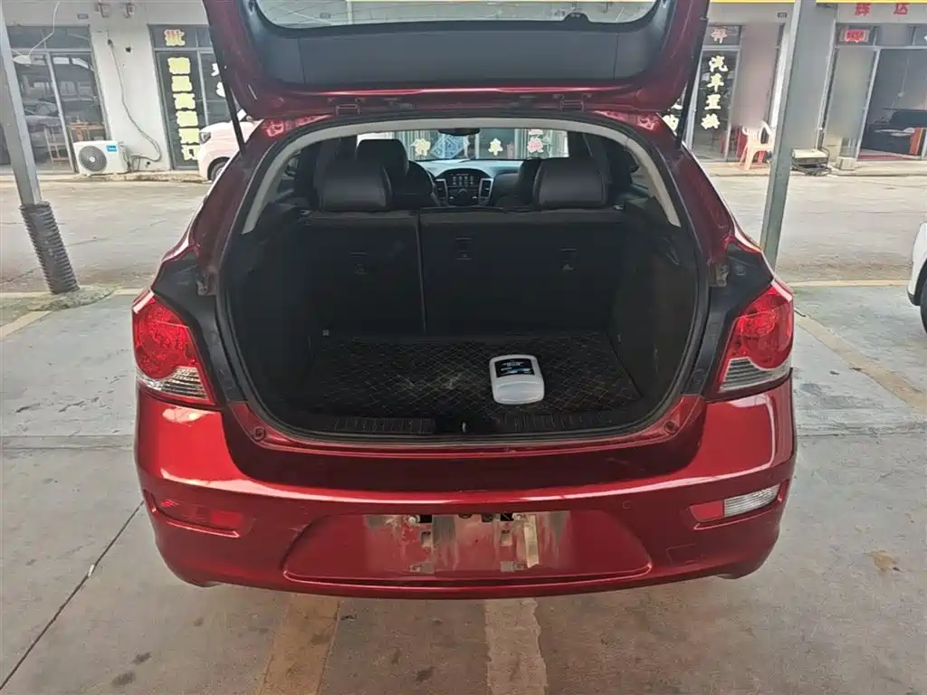 Chevrolet Cruze 2013 Hatchback 1.6L Automatic Luxury фото 19