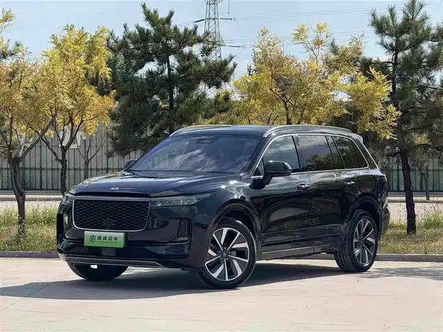 Li Auto ONE Последовательный гибрид, 6 мест