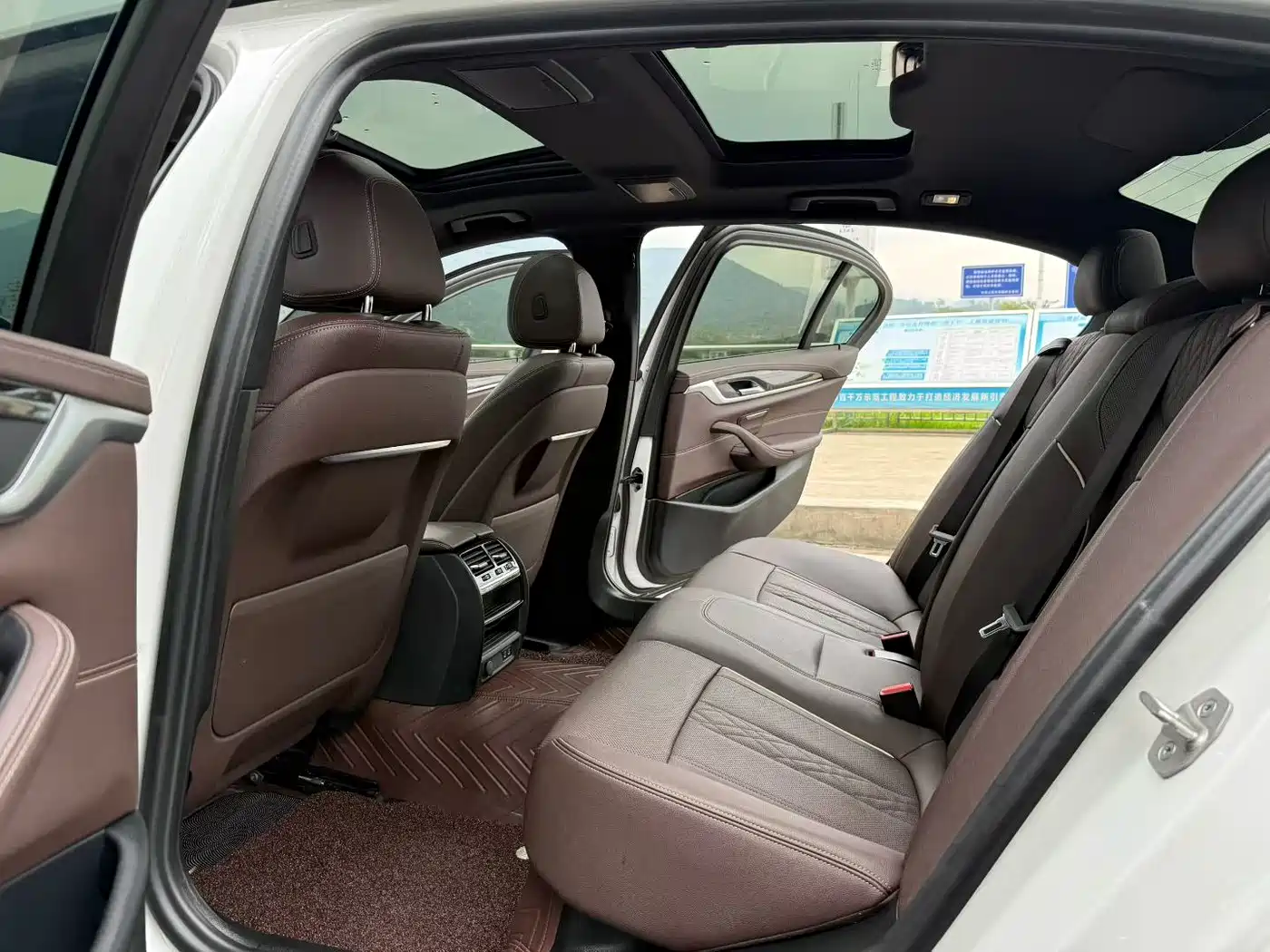 BMW 5 Series 2022 530Li Leading M Sport Package фото 6