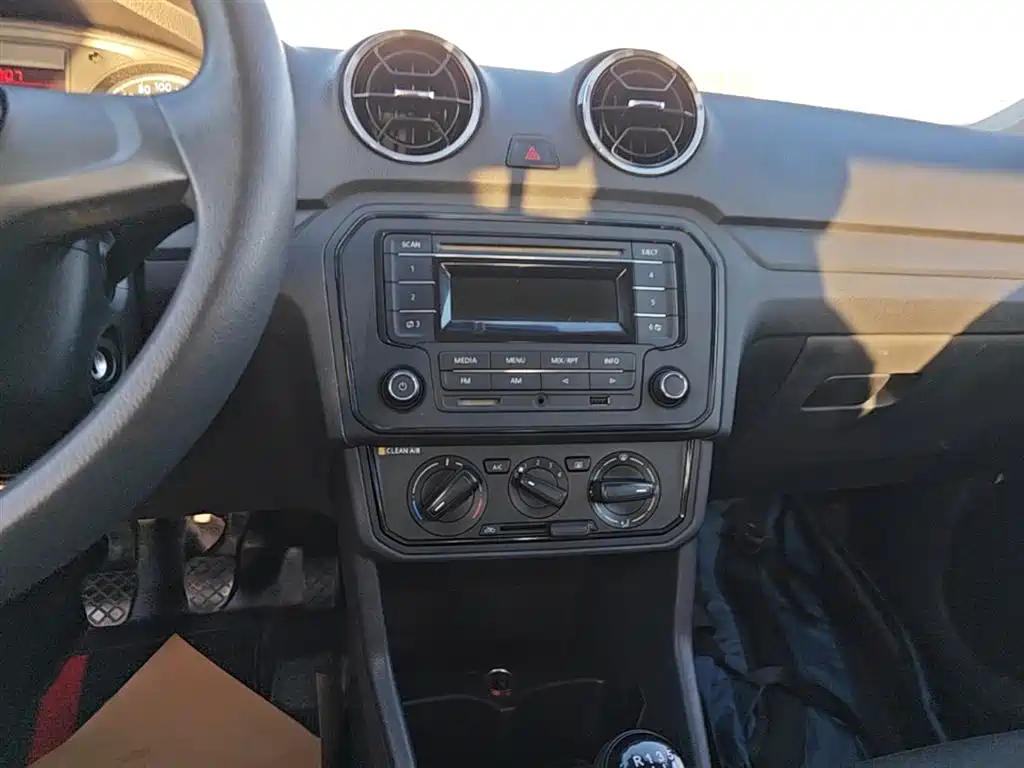 Volkswagen Jetta 2019 Dream Edition 1.5L Manual Fashion фото 13