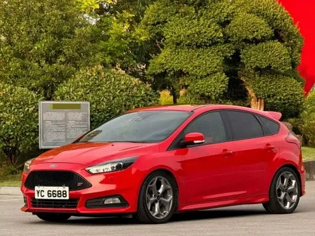Ford Focus (Import) 2017 2015 2.0T ST Orange Edition
