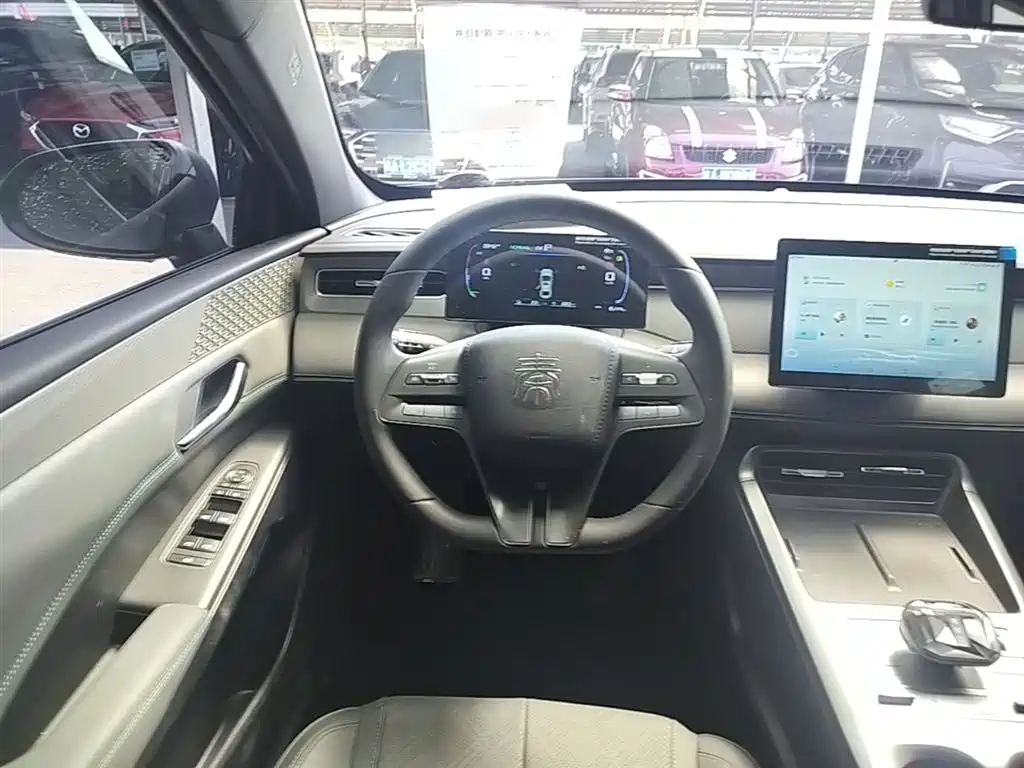 BYD Qin PLUS 2025 DM-i Smart Drive 55KM Leader фото 11