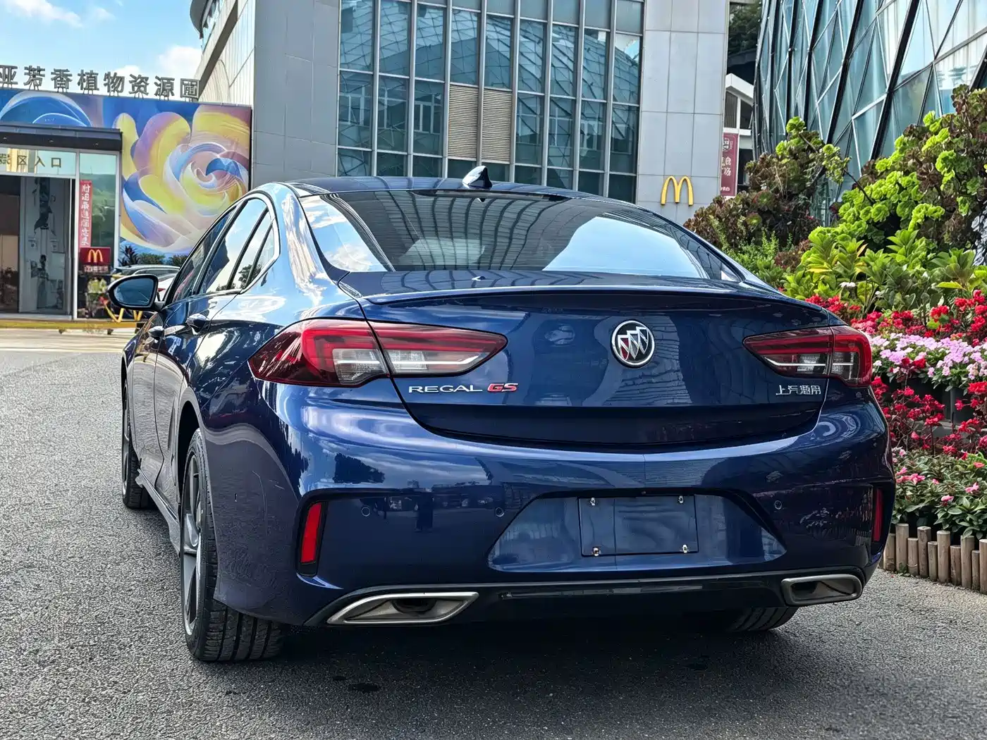 Photo 13 - Buick Regal