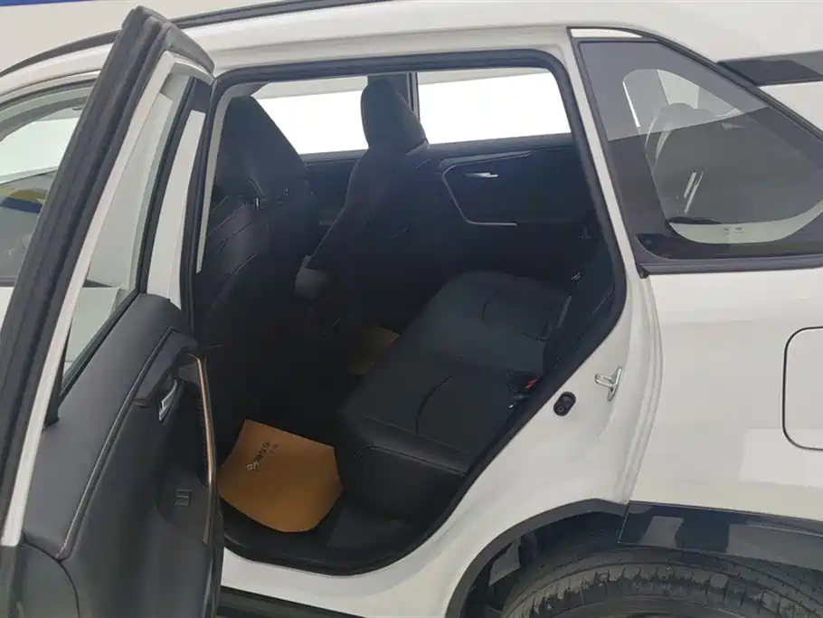 Toyota Wildlander 2024 2.0L CVT 2WD Luxury PLUS Edition фото 11