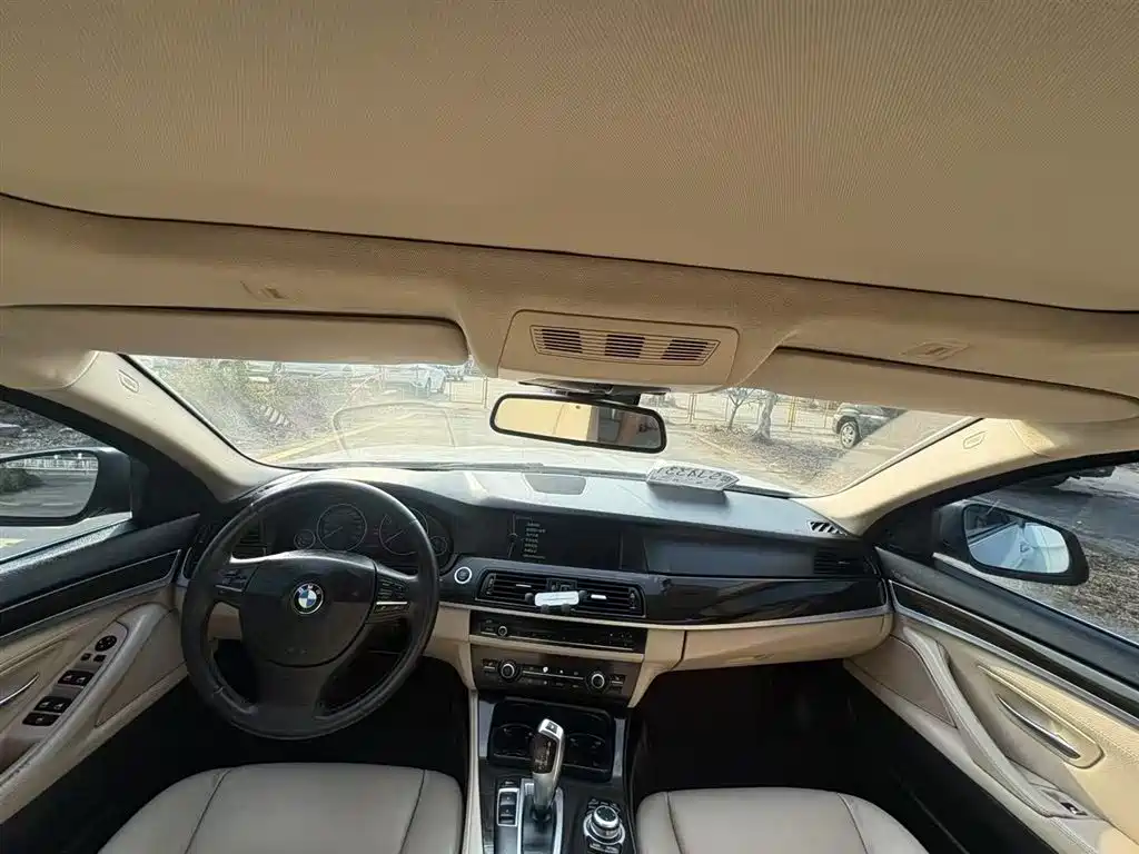 BMW 5 Series 2013 530Li Luxury фото 8