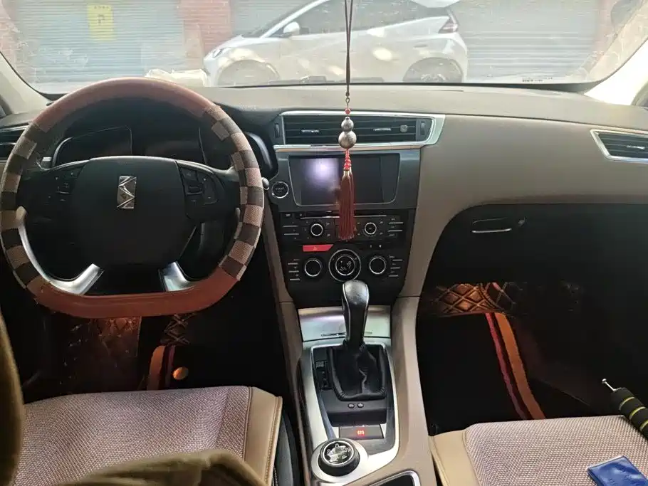 DS 6 2015 2014 1.6T Luxury Edition THP160