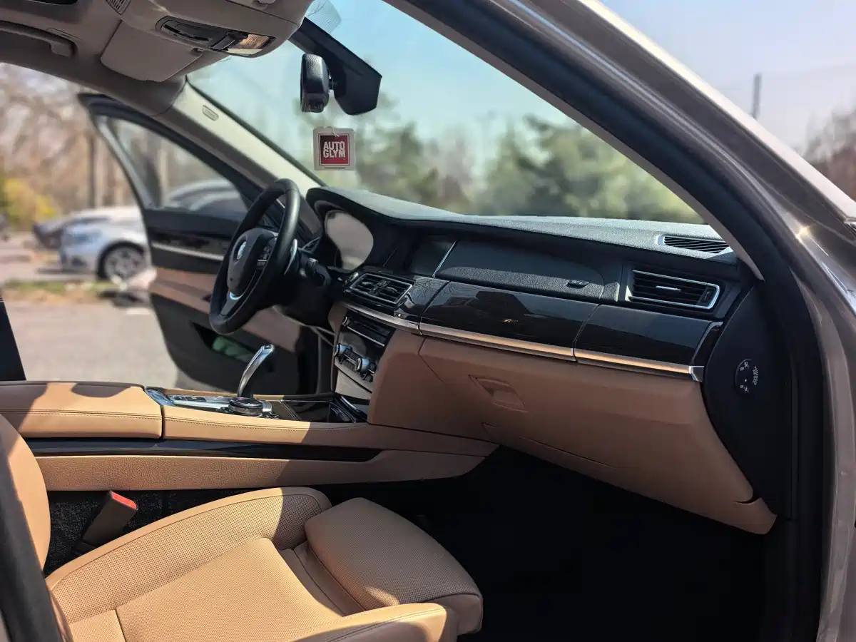 BMW 7 Series 2013 Model 740Li Leading фото 15