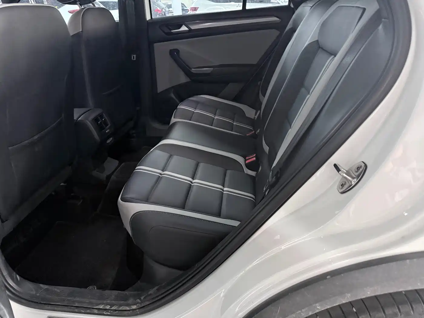 Volkswagen T-ROC 2023 300TSI DSG 2WD Dawn Edition фото 11