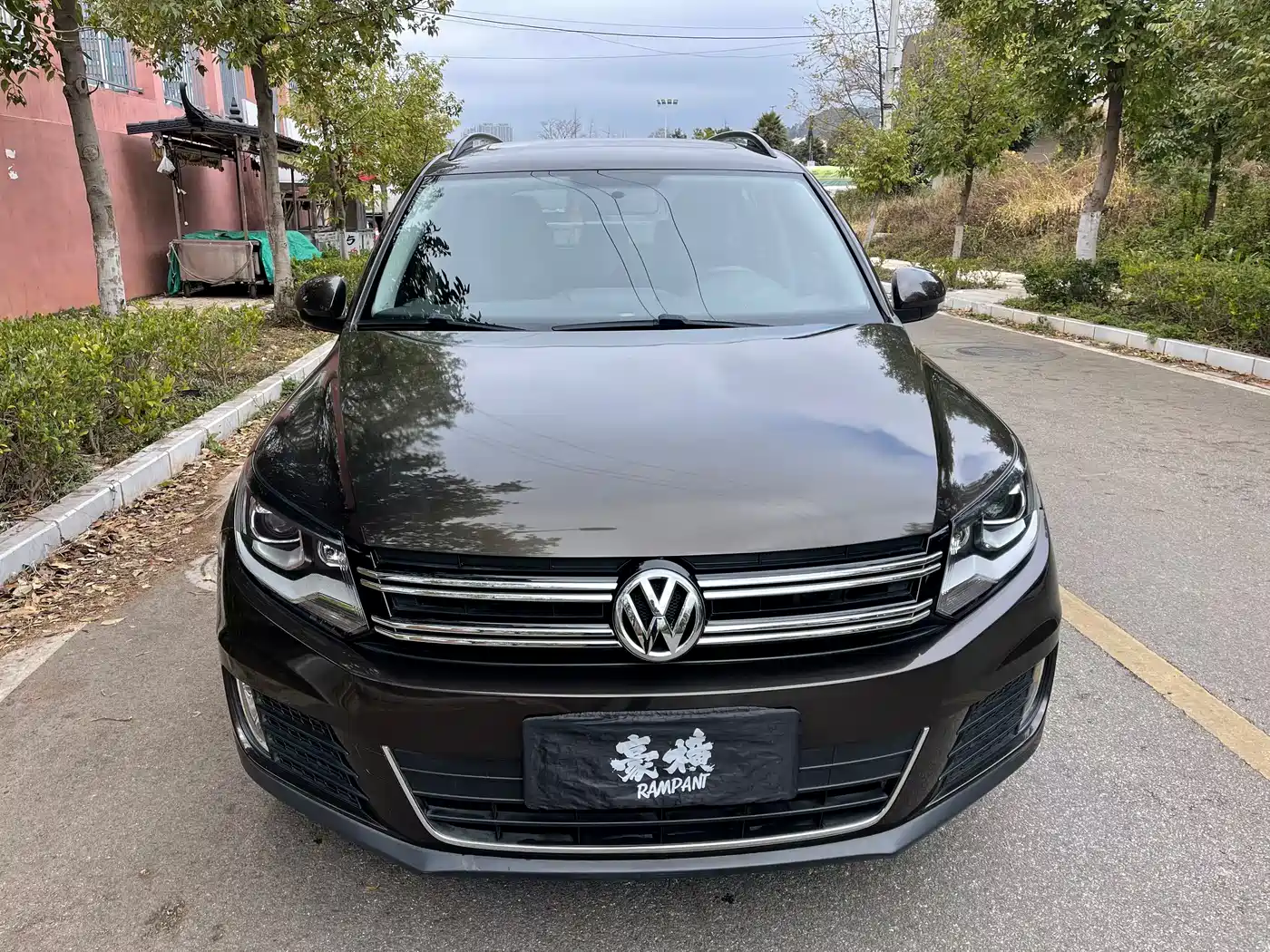 VOLKSWAGEN TIGUAN