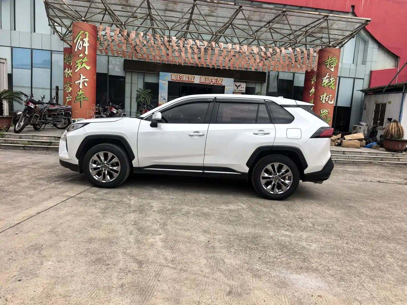 Toyota Wildlander 2022 2.0L CVT AWD Luxury PLUS Edition фото 4