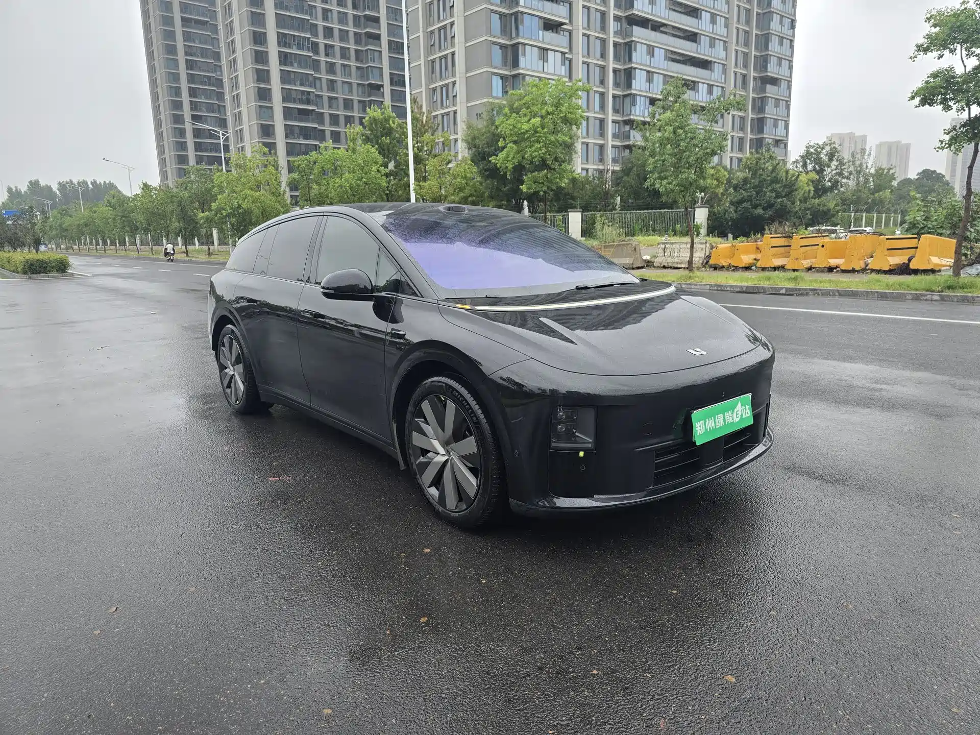 Photo 3 - Li Auto i6