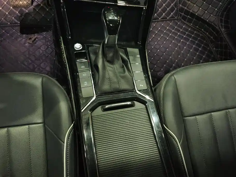 Volkswagen Passat 2022 330TSI Luxury Edition фото 16