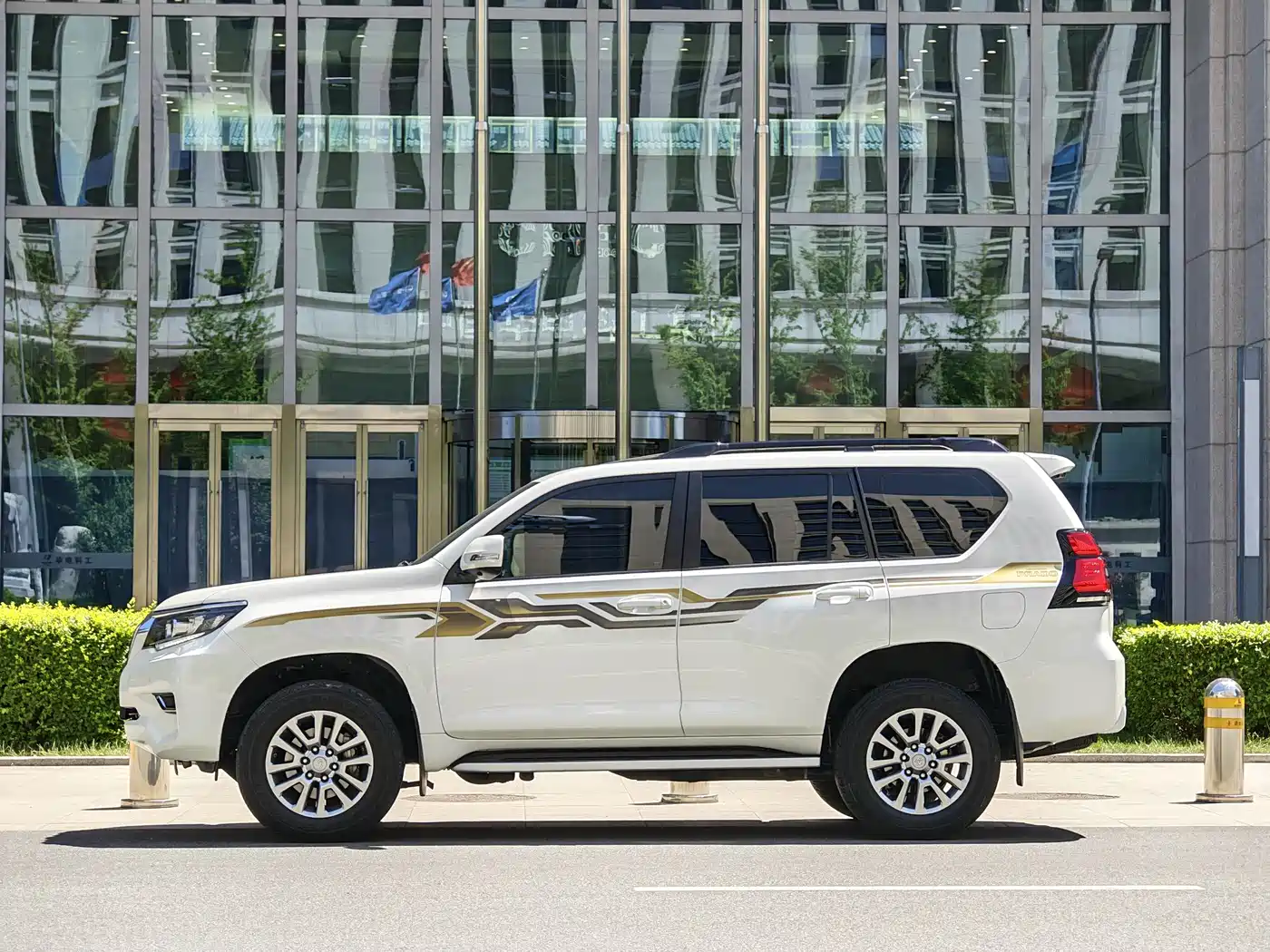 Toyota Prado 2018 3.5L Auto TX-L фото 2