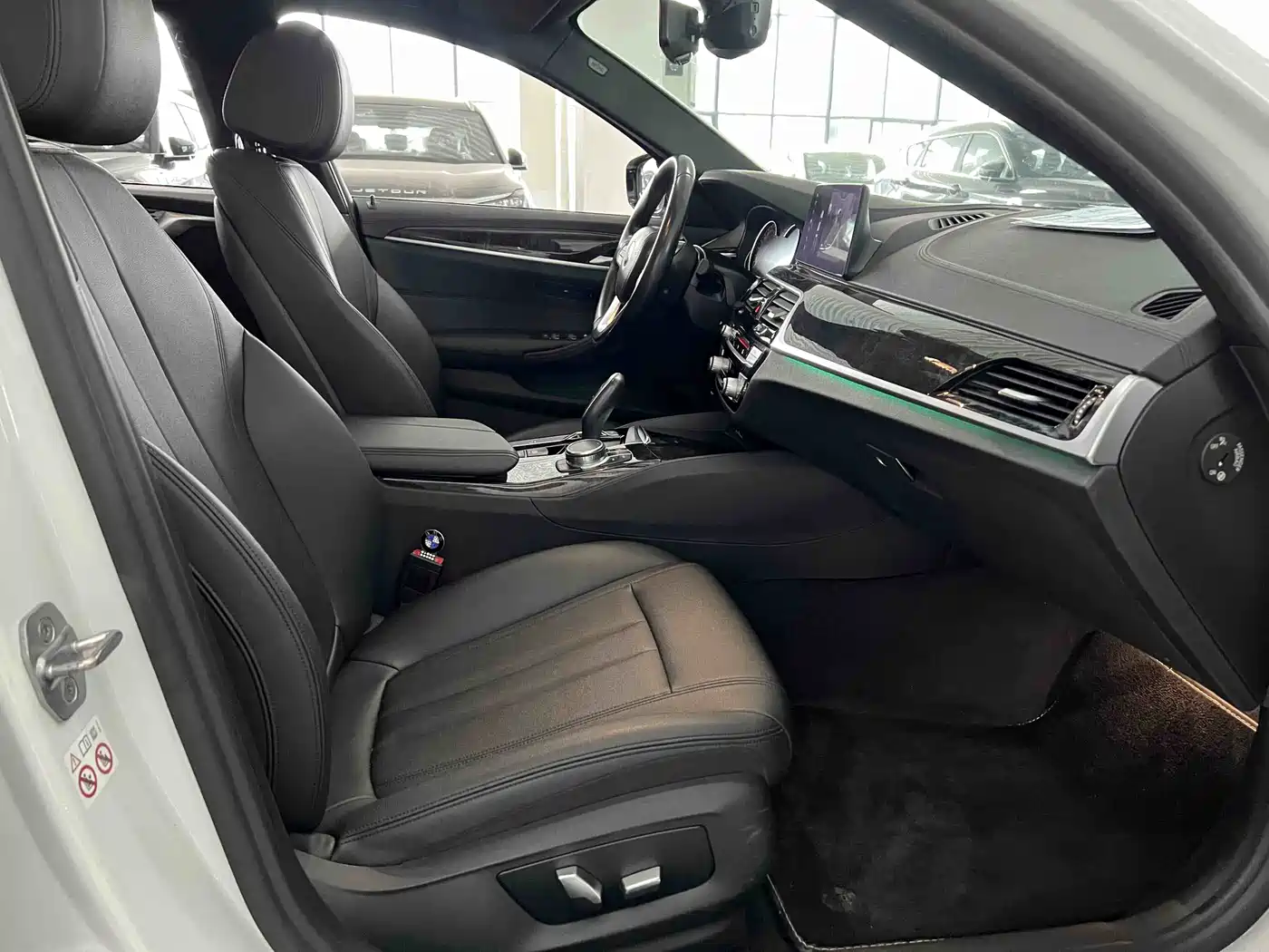 BMW 5 Series 2018 525Li M Sport Package фото 23