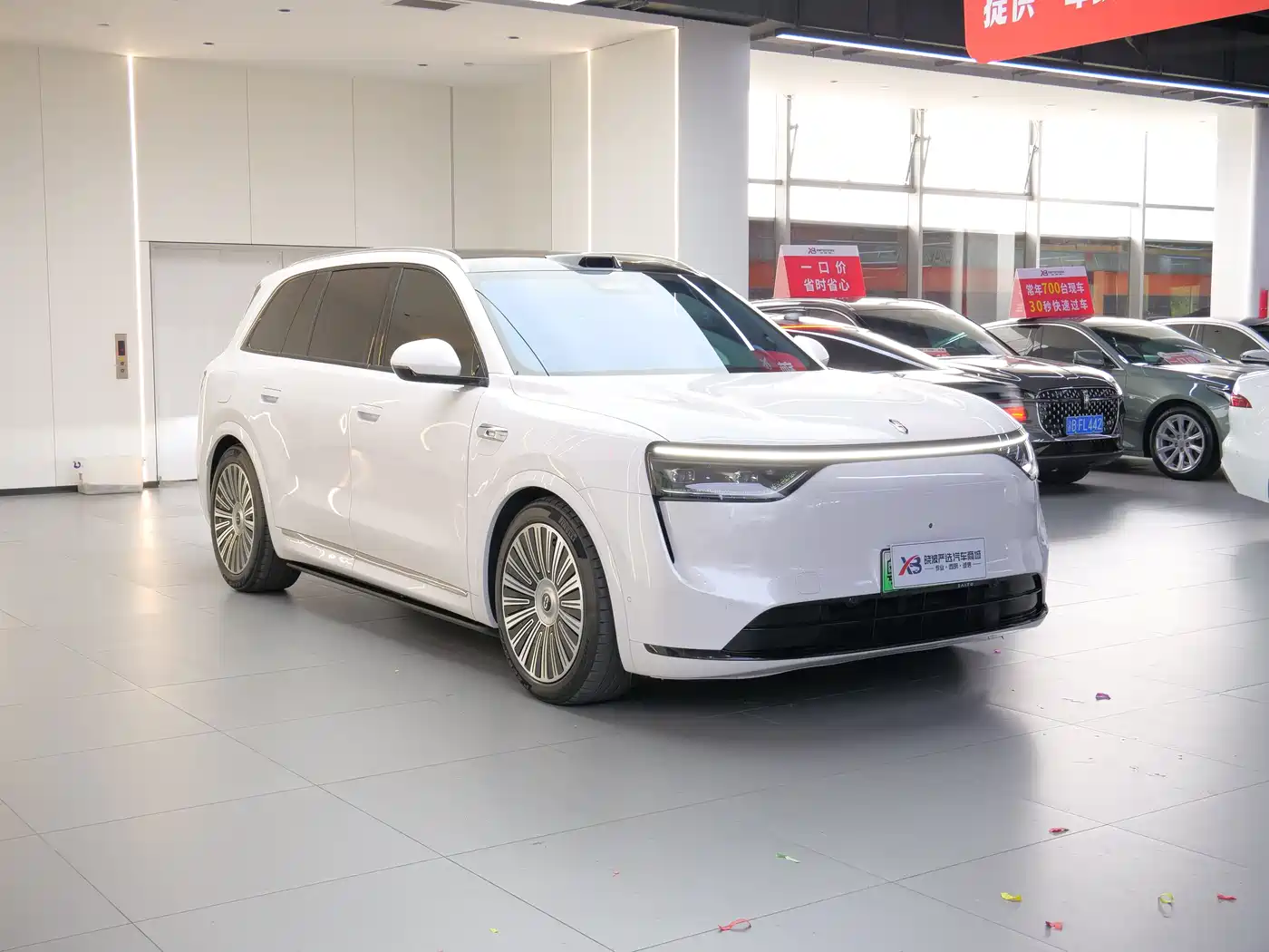 AITO Wenjie AITO M8 2025 Model Extended Range Max Edition 37kWh 6-Seater фото 3