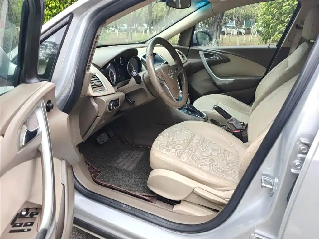 Buick Excelle 2010 GT 1.6L Automatic Fashion Edition фото 4