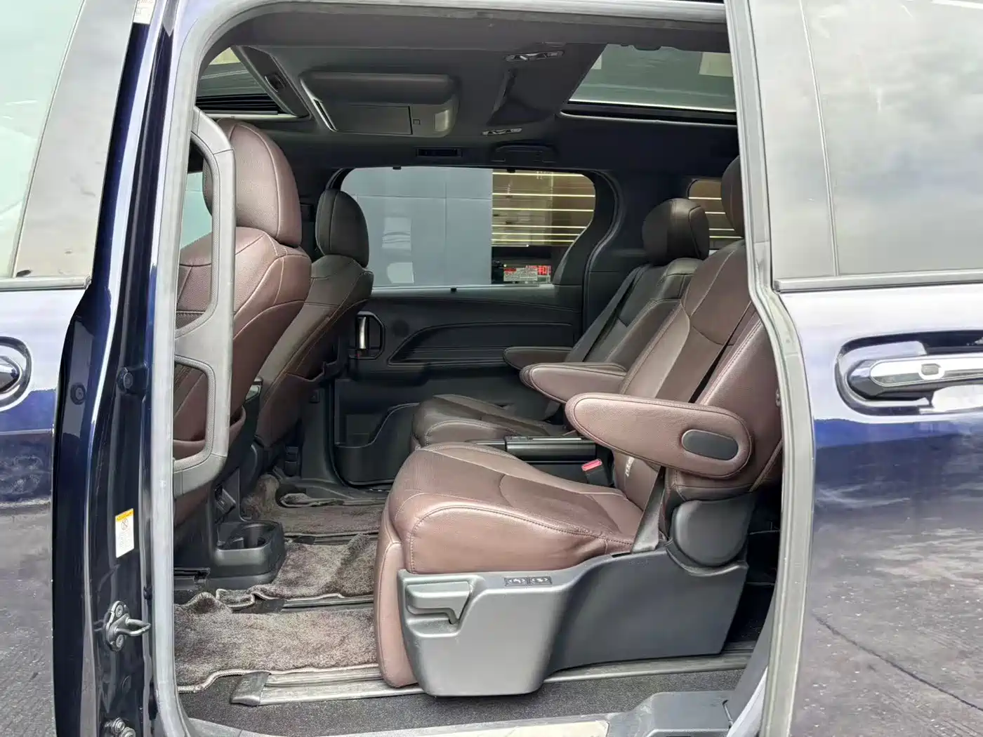 Фото 4 - Toyota Sienna