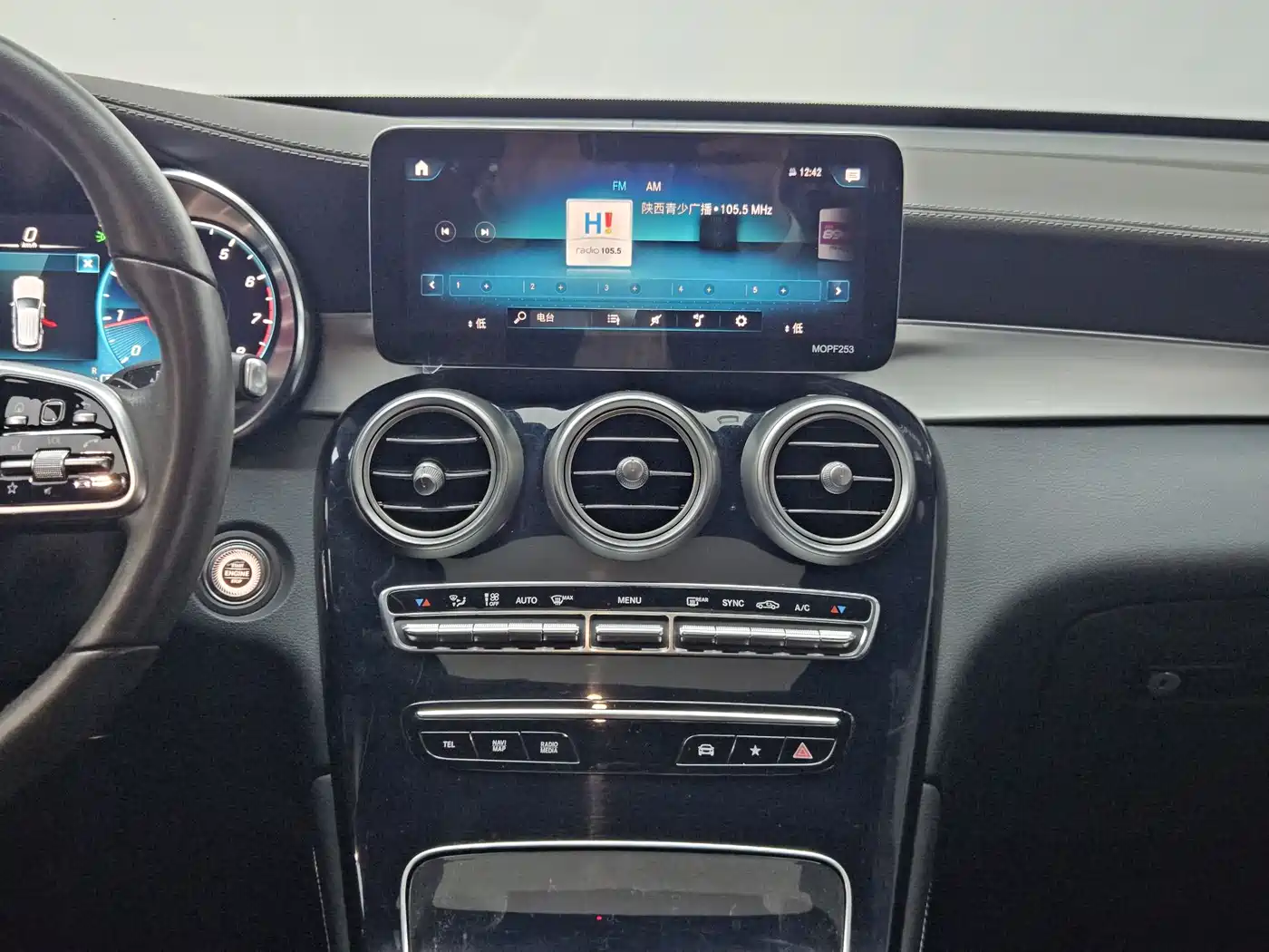 Mercedes-Benz GLC 2020 Facelift GLC 260 L 4MATIC Dynamic фото 12