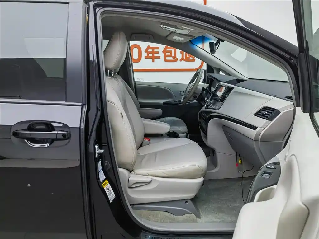 Toyota Sienna 2013 3.5L 4WD Automatic фото 5
