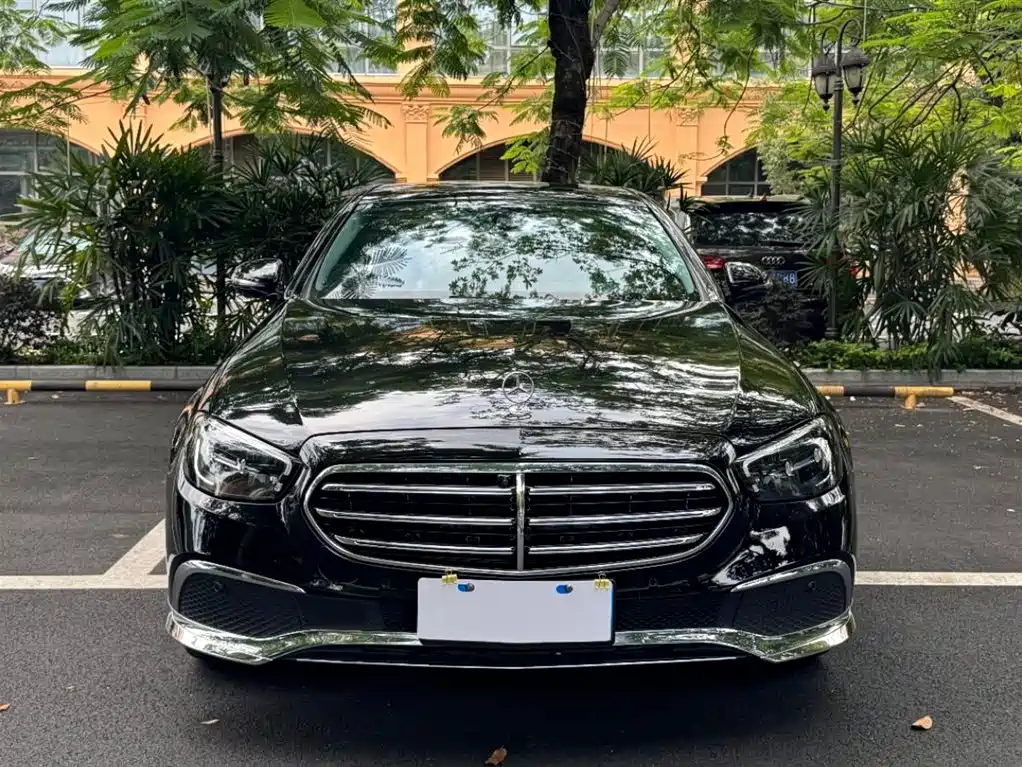 Mercedes-Benz E-Class 2022 Second Facelift E 300 L Fashion фото 2