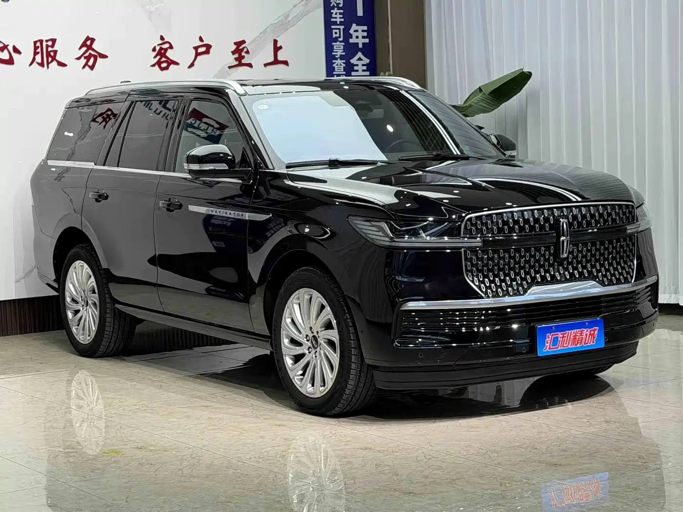 Фото 3 - Lincoln Navigator