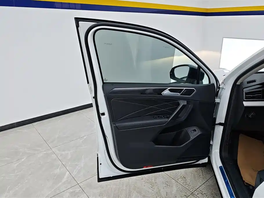 Volkswagen Tiguan L 2024 Outstanding 300TSI Auto 2WD Dragon Soaring Edition фото 7