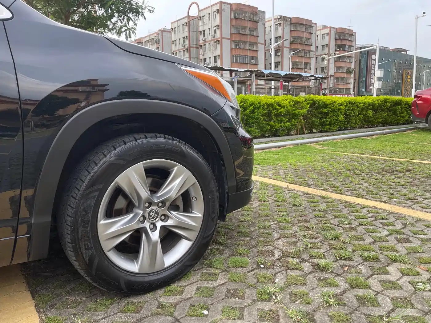 Photo 8 - Toyota Highlander