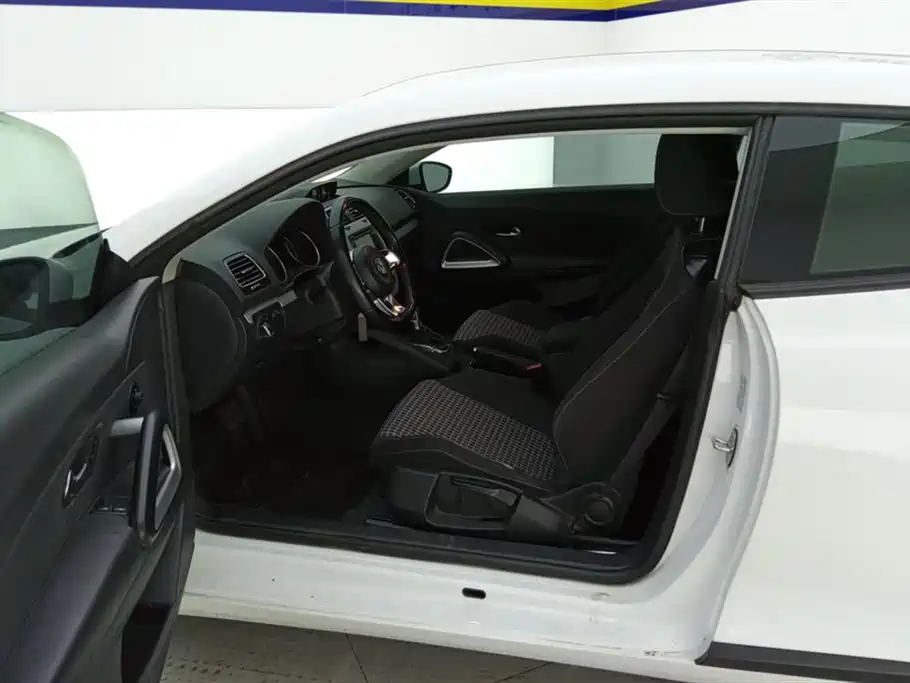 Volkswagen Scirocco 2015 1.4TSI Trend Edition фото 9