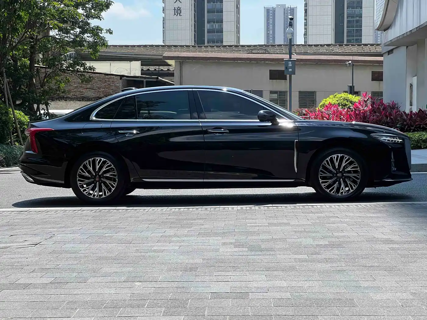 Hongqi H5 2024 2.0T Automatic Smart Connect Flag Smooth Edition фото 9