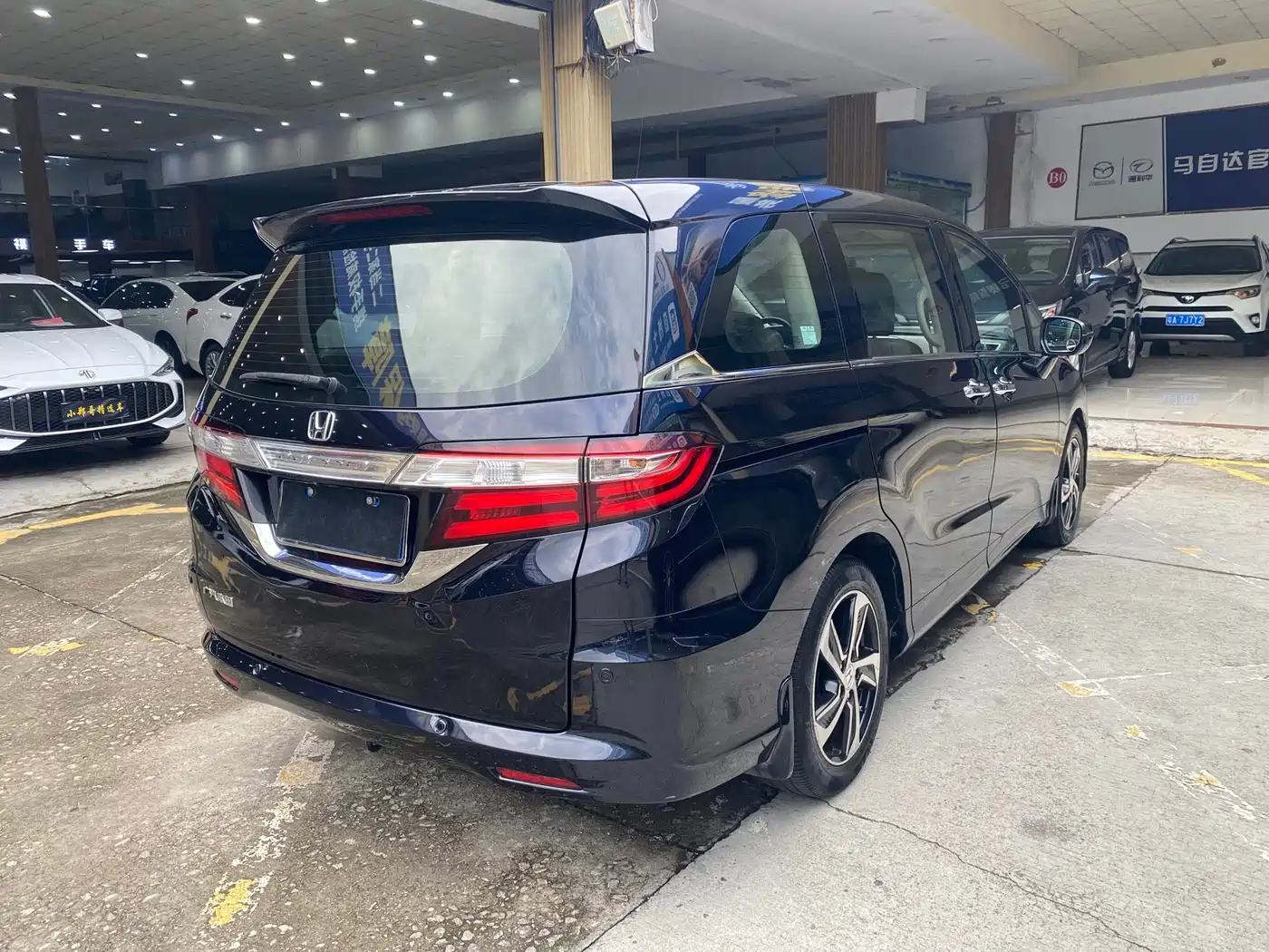 Photo 3 - Honda Odyssey