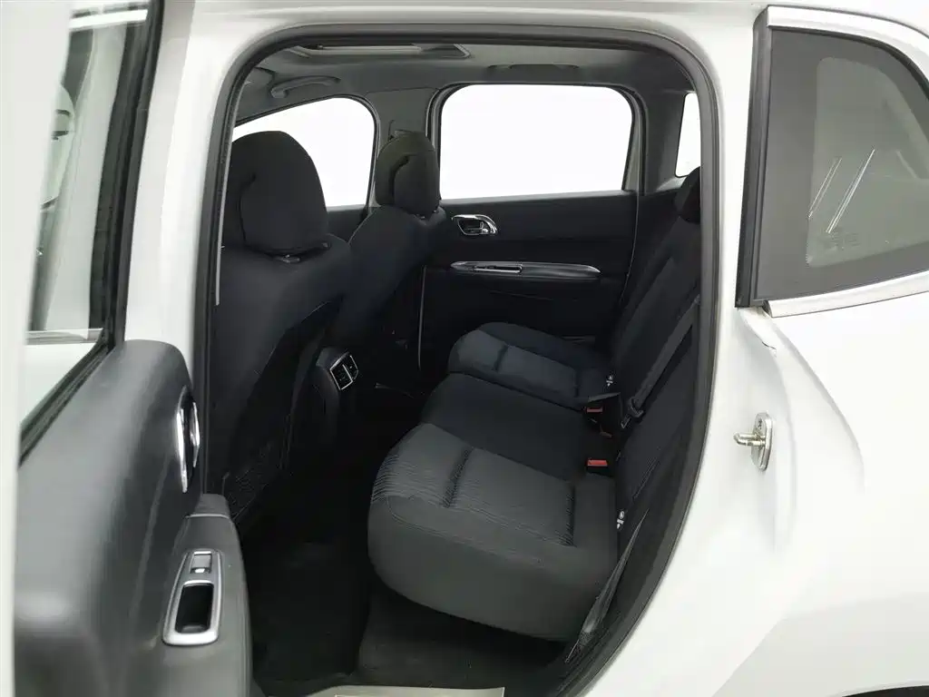 Peugeot 3008 2015 2.0L Automatic Classic Edition фото 15