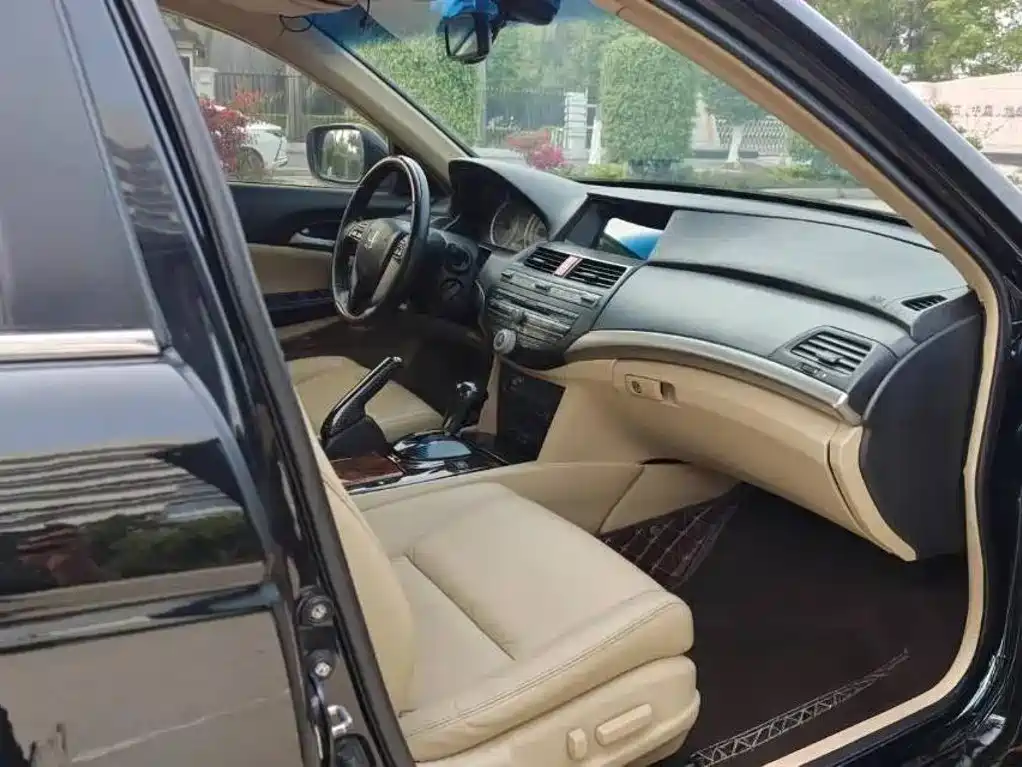 Фото 6 - Honda Accord