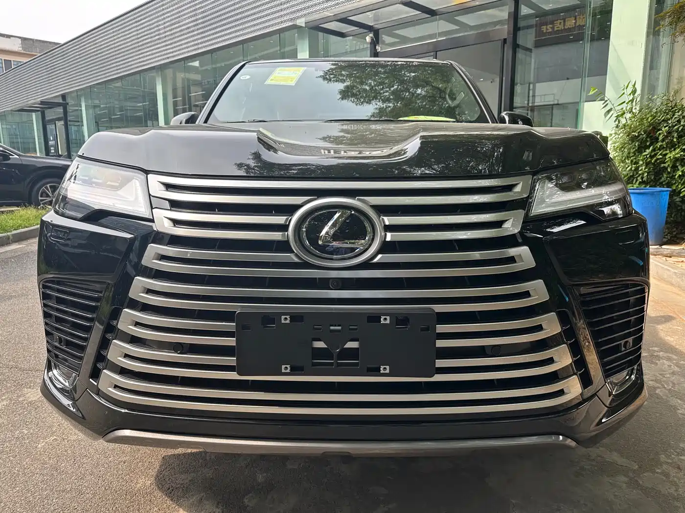 Lexus LX 2025 700h Boundary Edition фото 2