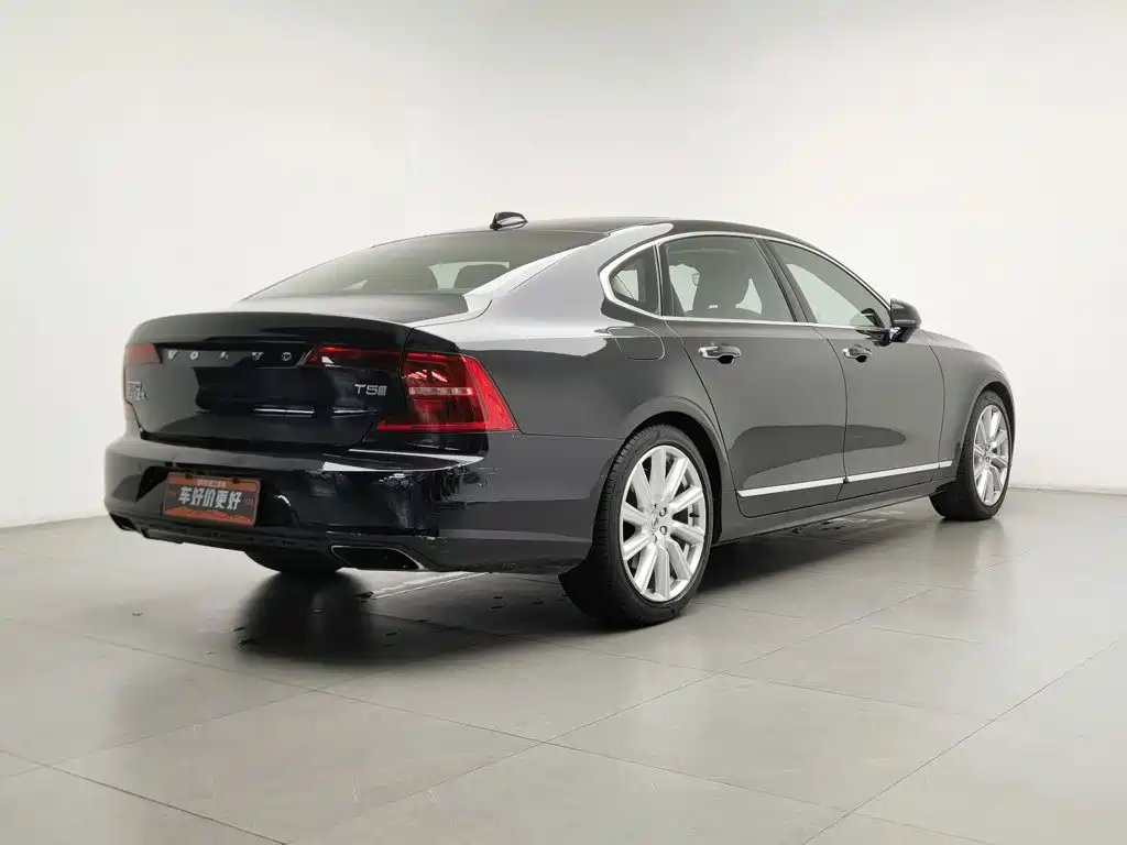 صورة 2 - Volvo S90