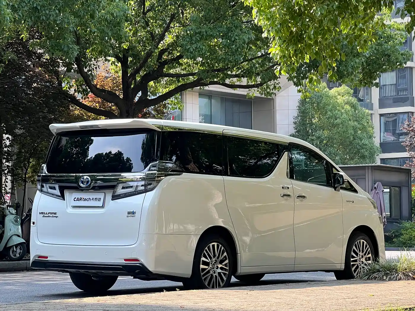 Toyota Vellfire 2019 Hybrid 2.5L HV Premium Edition фото 26