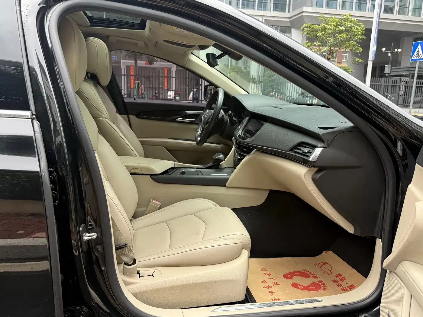 Photo 10 - Cadillac CT6