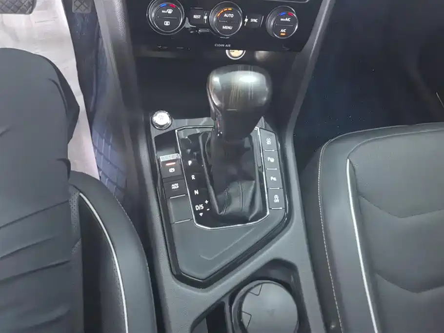 Volkswagen Tiguan L 2017 330TSI Automatic 2WD Luxury Edition фото 16