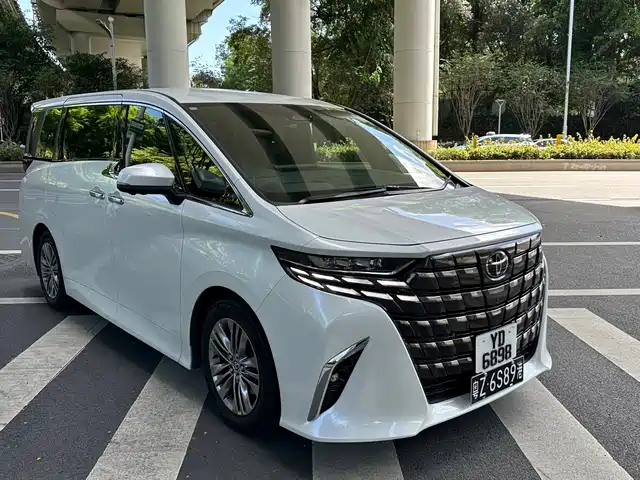 Toyota Alphard 2025 Hybrid 2.5L Ultimate Gold Edition