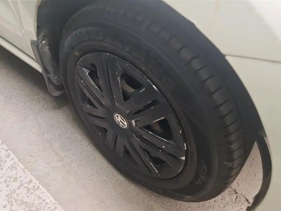 Volkswagen Polo 2014 1.4L Manual Trend Edition фото 6