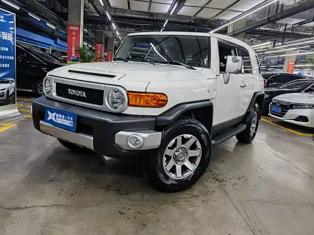 Toyota FJ Cruiser 4.0L, ближневосточная спецификация