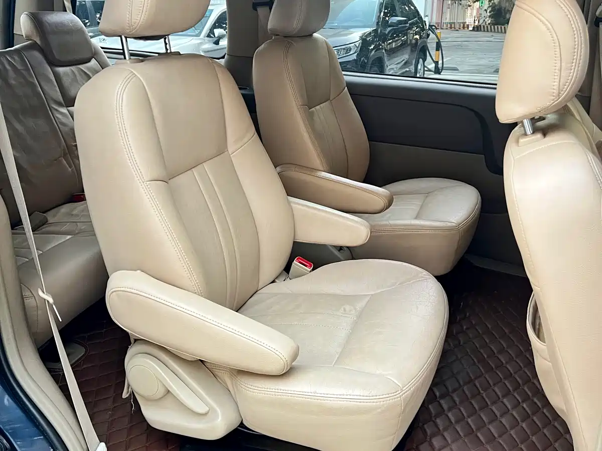 Buick GL8 2011 2.4L LT Executive Edition фото 13