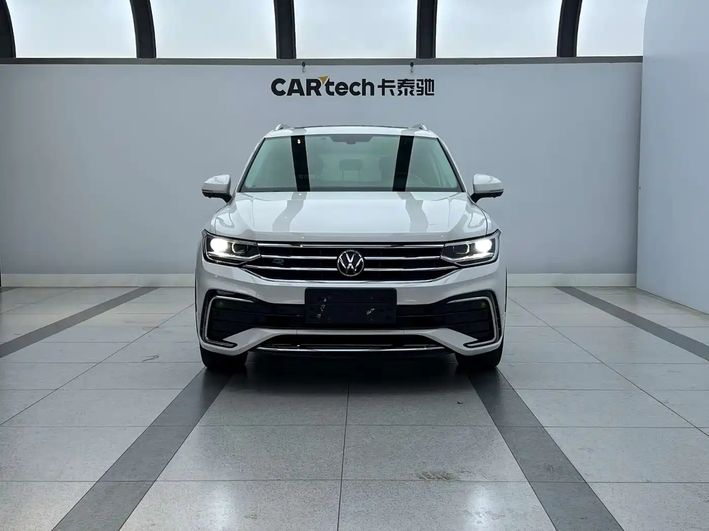 Volkswagen Tiguan L 2022 330TSI Auto 2WD R-Line Premium Edition фото 4